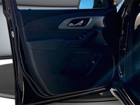 Used 2023 Chevrolet Traverse LT image 20