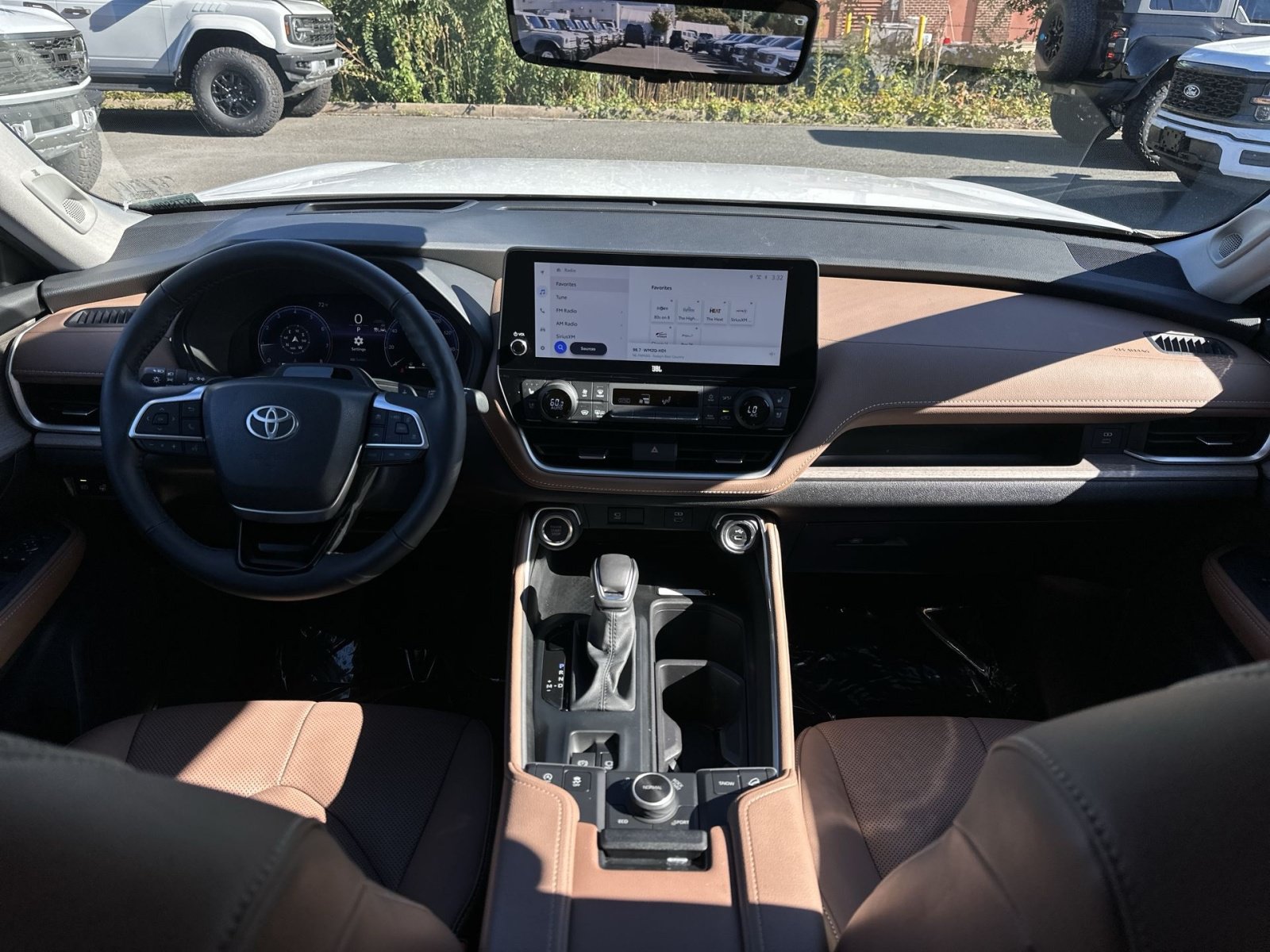 Used 2025 Toyota Grand Highlander AWD image 24