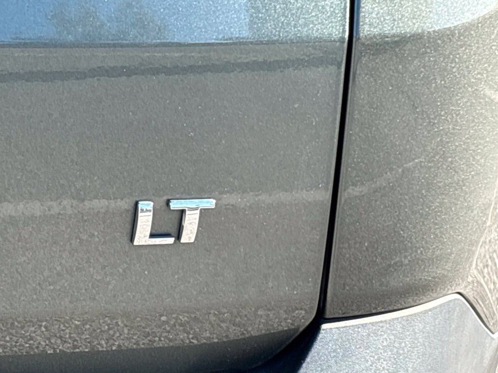 Used 2023 Chevrolet Traverse LT FWD image 31