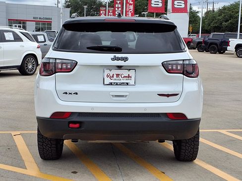Used 2025 Jeep Compass Trailhawk AWD/4WD image 6