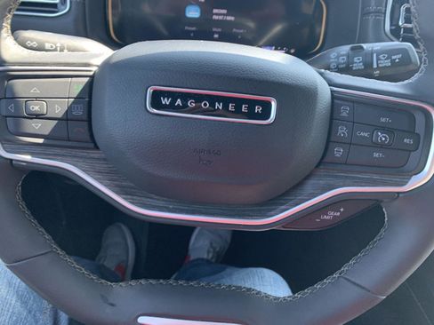 Used 2024 Jeep Wagoneer Series III image 20