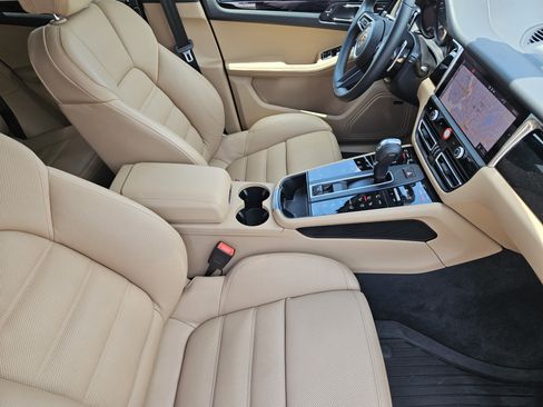 Certified 2026 Porsche Macan AWD/4WD image 15