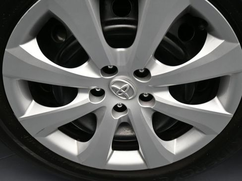 Used 2024 Toyota Corolla LE image 40