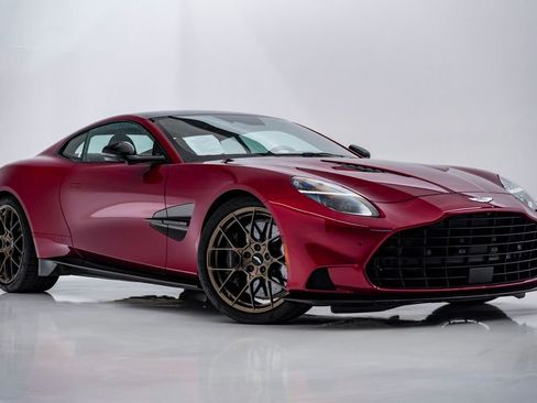 Used 2025 Aston Martin Vanquish RWD image 1