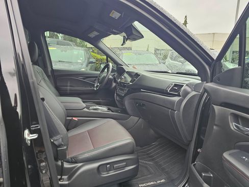 Used 2025 Honda Ridgeline Black Edition image 12