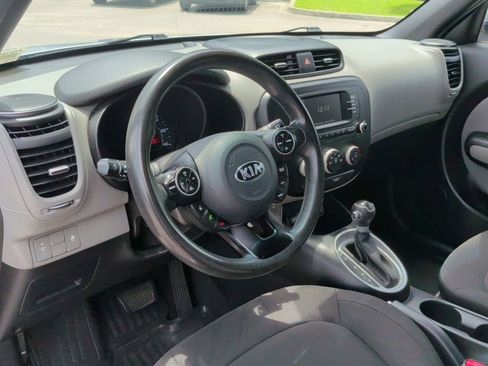 Used 2017 Kia Soul FWD image 12