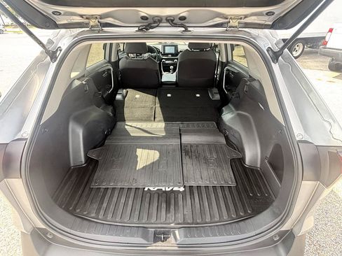 Used 2020 Toyota RAV4 XLE AWD/4WD image 23