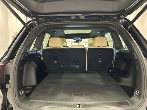 Used 2024 Jeep Grand Cherokee Limited w/ Luxury Tech Group II image 34