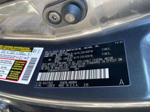 Used 2023 Toyota Highlander L image 12