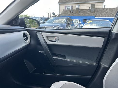 Used 2017 Toyota Corolla LE FWD image 12