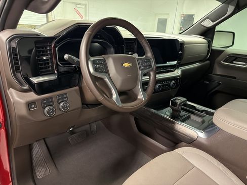 Used 2024 Chevrolet Silverado 1500 LTZ AWD/4WD image 3