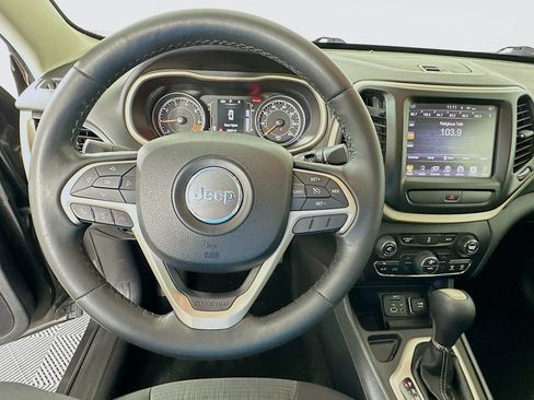 Used 2015 Jeep Cherokee Latitude w/ Comfort/Convenience Group FWD image 11
