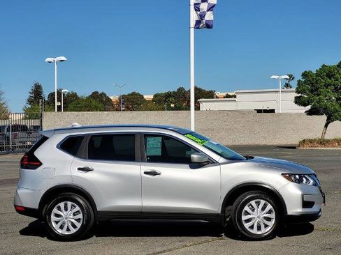 Used 2019 Nissan Rogue S image 3