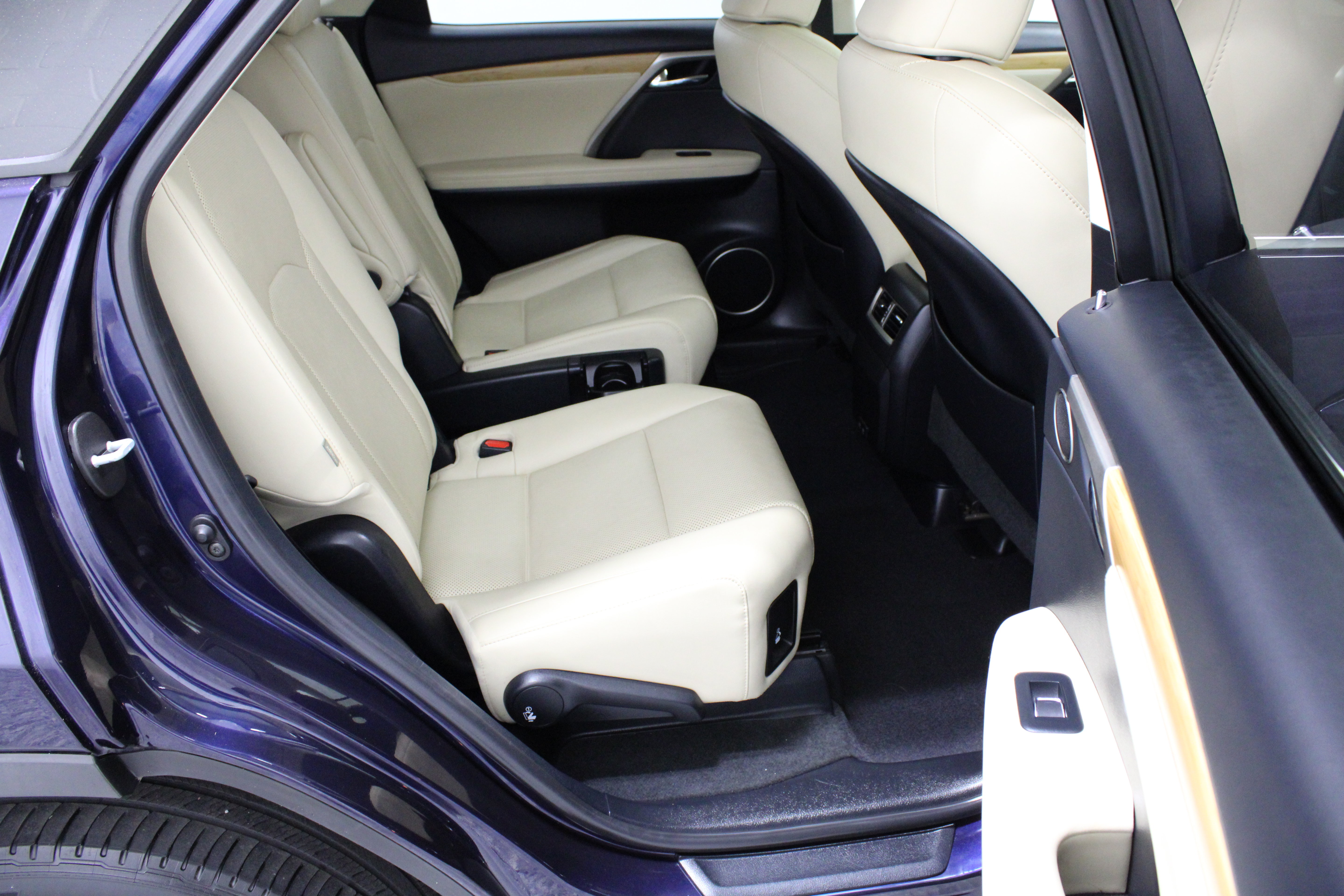 Used 2022 Lexus RX 350L FWD w/ Premium Package image 39