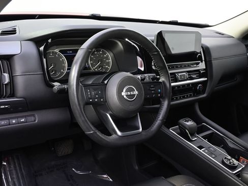 Used 2024 Nissan Pathfinder SL AWD/4WD image 11