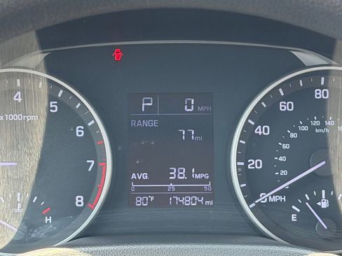 Used 2017 Hyundai Elantra SE FWD image 18