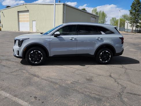 Used 2025 Kia Sorento S AWD/4WD image 5