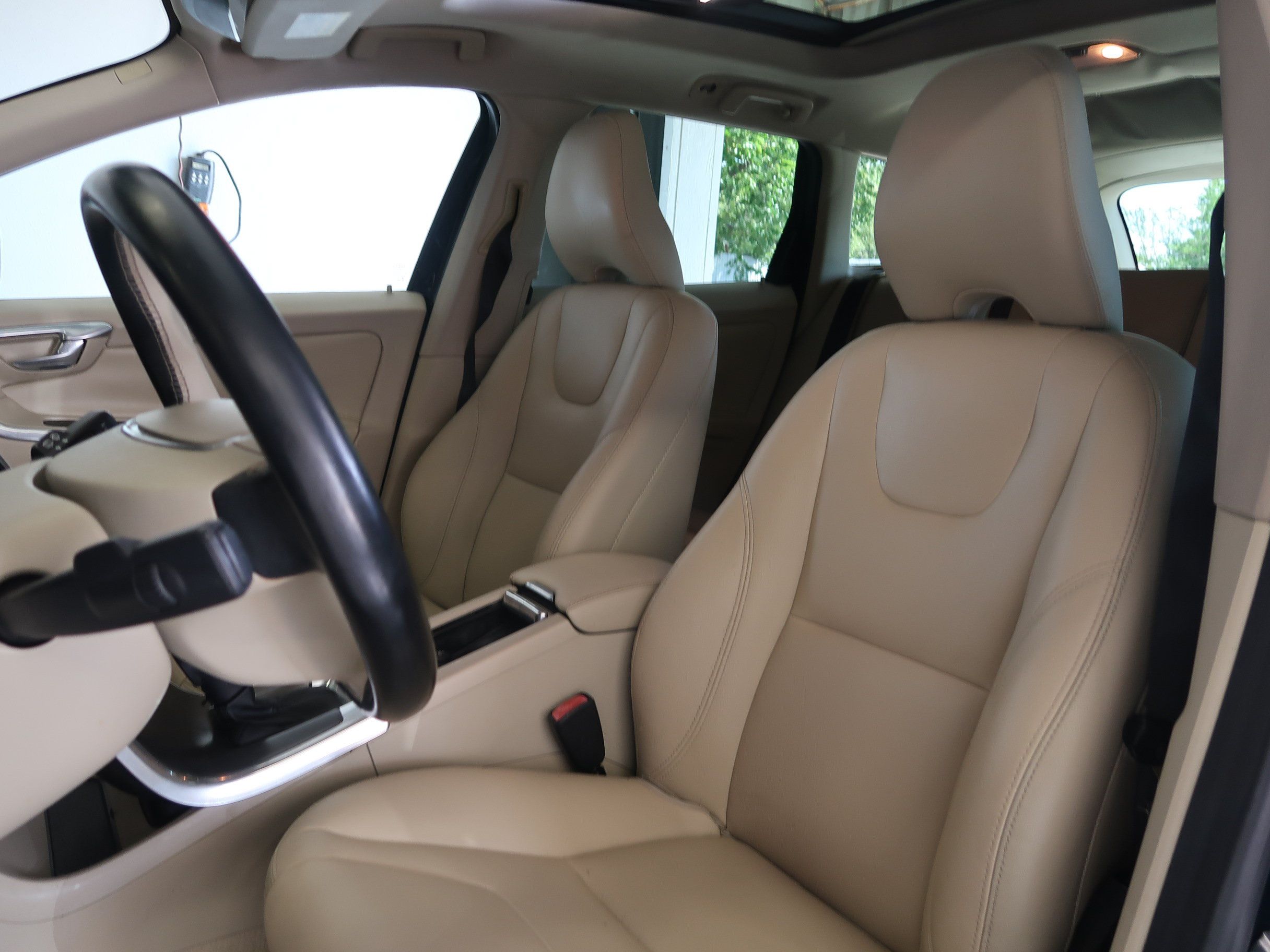 Used 2015 Volvo XC60 T5 Premier w/ Proximity Package FWD image 11