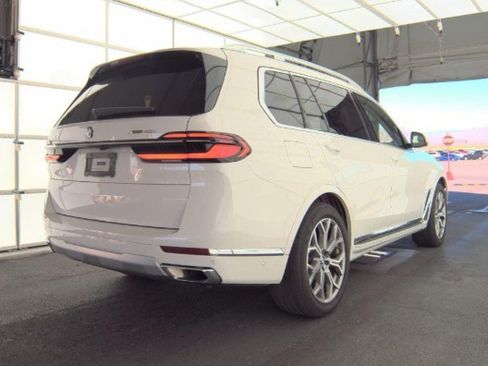 Used 2025 BMW X7 xDrive40i AWD/4WD image 3