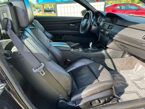 Used 2010 BMW M3 Convertible 2D image 28