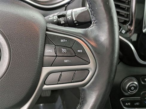 Used 2019 Jeep Cherokee Limited image 20