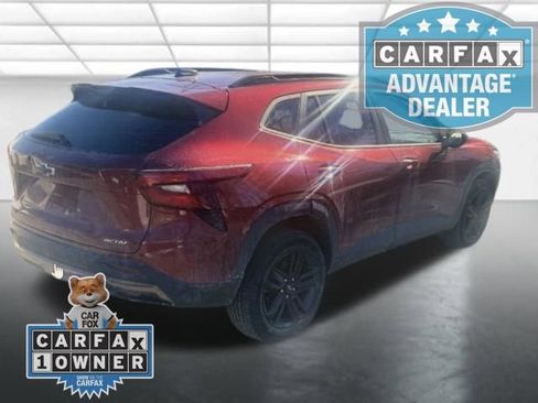 Used 2025 Chevrolet Trax LT image 2