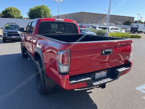 Used 2021 Toyota Tacoma TRD Off-Road w/ TRD Premium Off Road Package AWD/4WD image 7