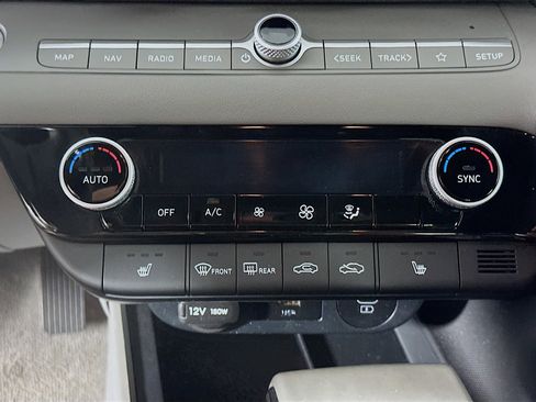 Used 2025 Hyundai Elantra SEL FWD image 24
