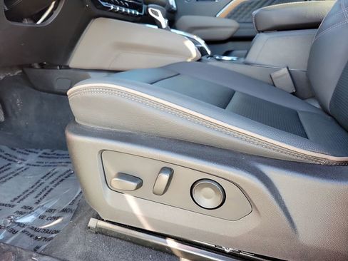 Used 2024 GMC Canyon Denali image 12