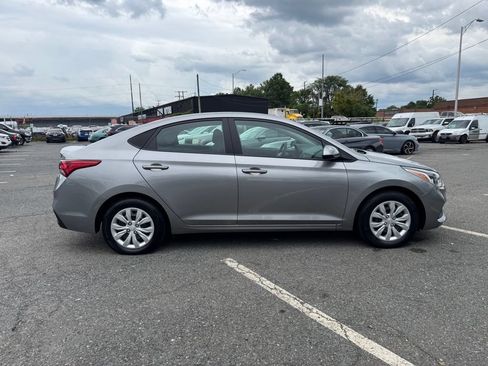 Used 2022 Hyundai Accent SE FWD image 8