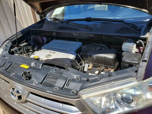 Used 2011 Toyota Highlander Limited w/ Tow Pkg FWD image 52