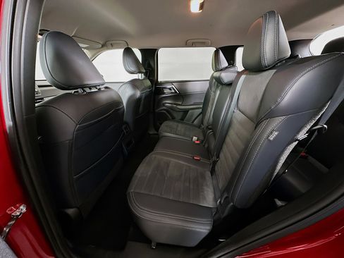 Used 2024 Mitsubishi Outlander SE image 27