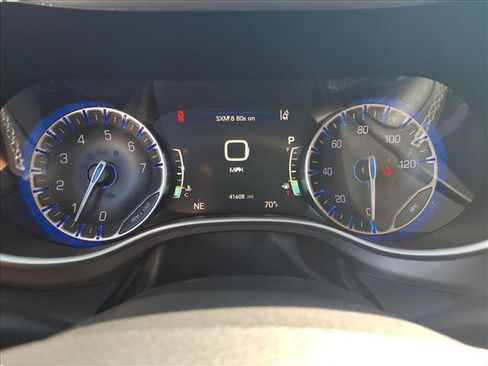 Used 2024 Chrysler Pacifica Touring-L FWD image 22