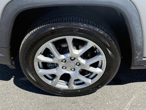 Used 2022 Jeep Compass Latitude w/ Sun and Sound Group AWD/4WD image 11