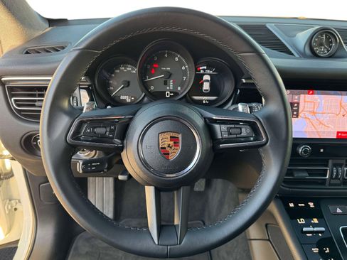 Used 2022 Porsche Macan image 29