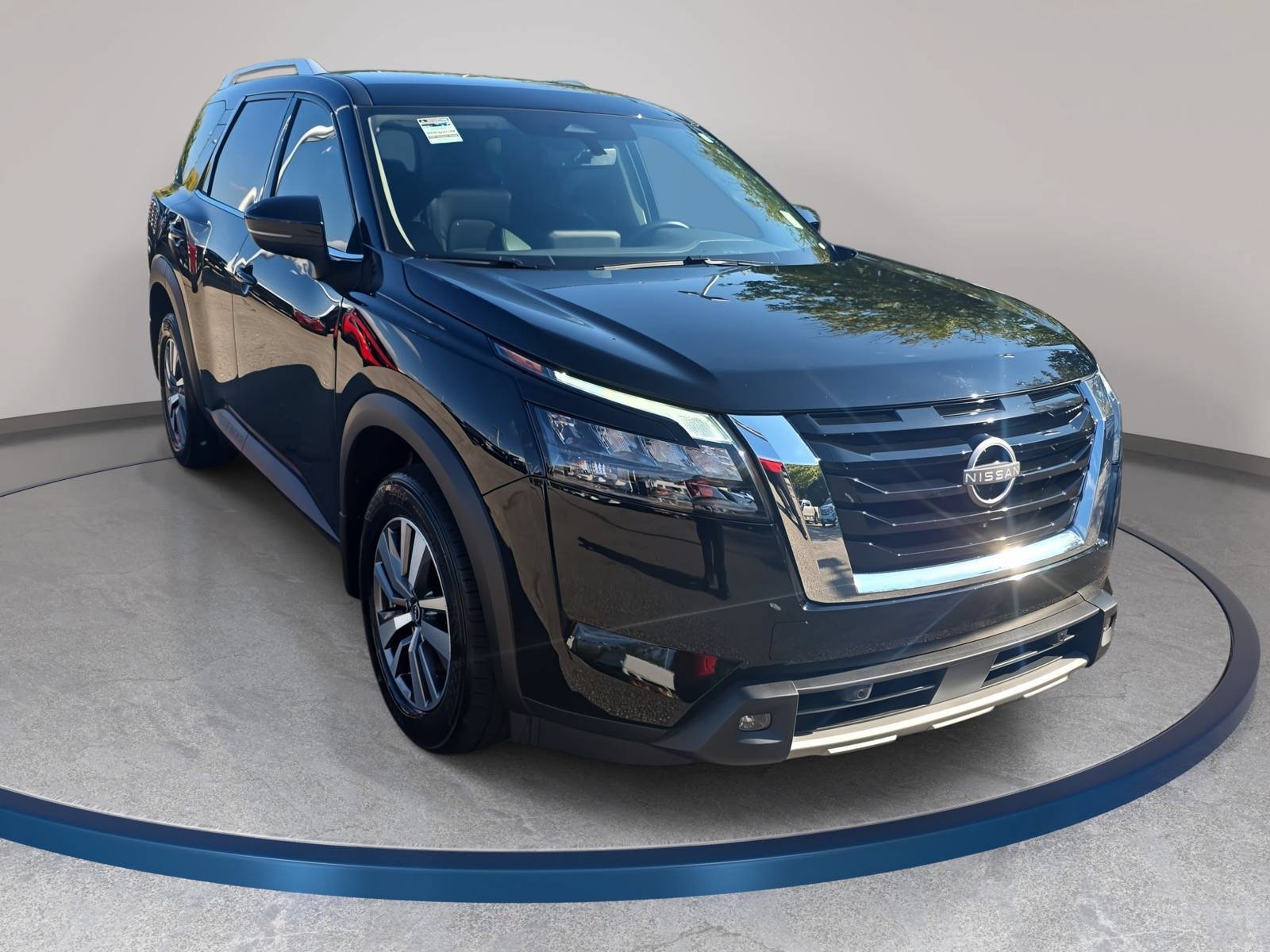 Used 2025 Nissan Pathfinder SL AWD/4WD image 3