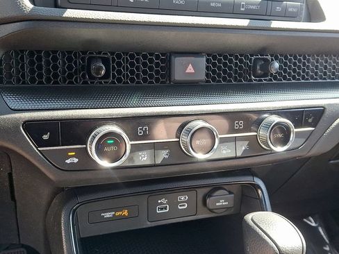 Used 2025 Honda CR-V EX image 19