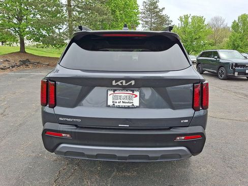 Certified 2023 Kia Sorento S w/ Panoramic Sunroof Package AWD/4WD image 15