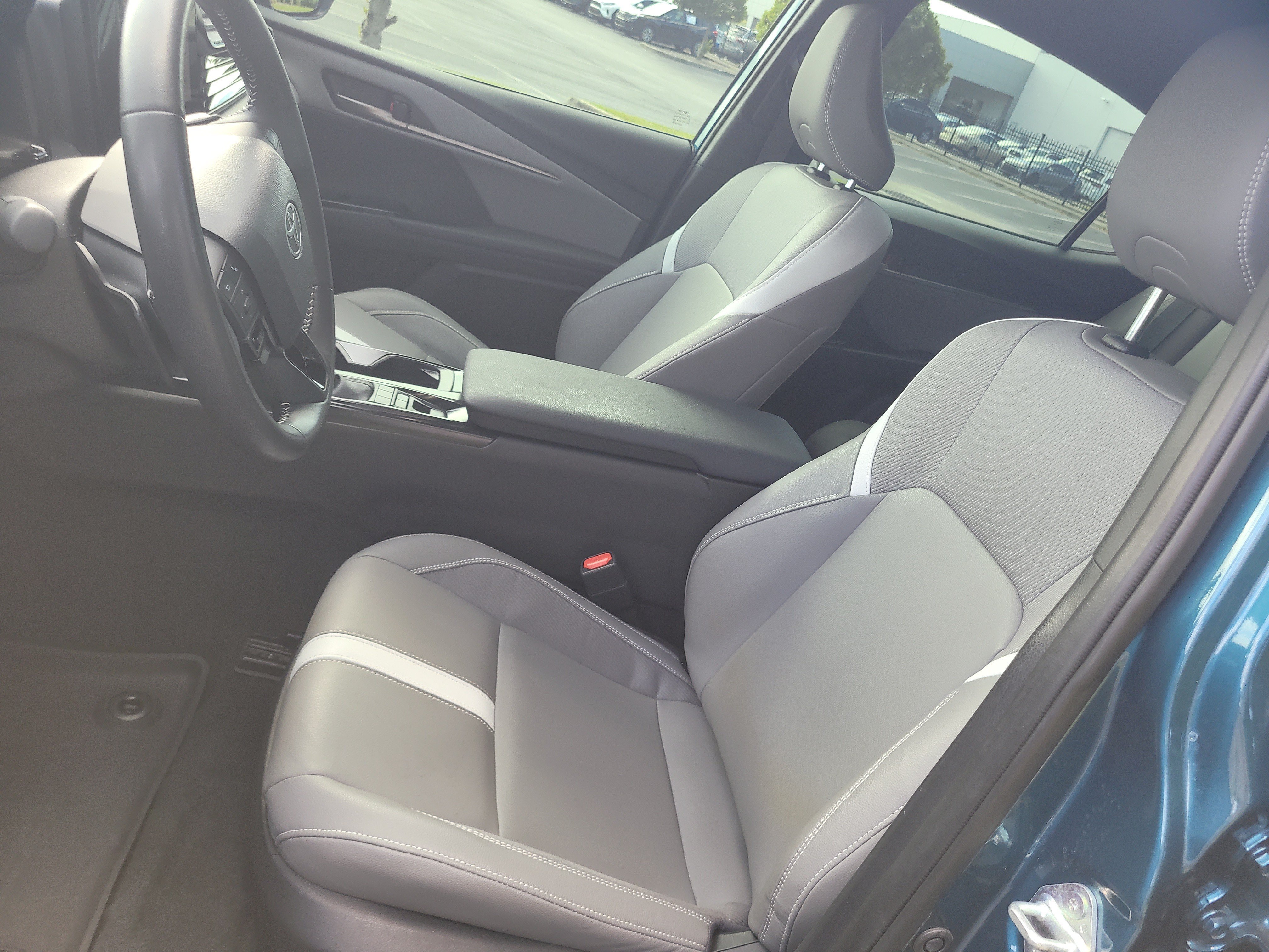 Used 2025 Toyota Camry SE FWD image 18