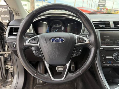 Used 2016 Ford Fusion Titanium AWD/4WD image 27