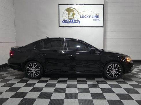 Used 2016 Volkswagen Jetta Sport image 6