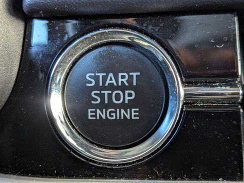 Used 2023 Mitsubishi Outlander SE image 27