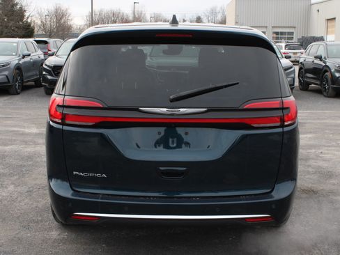 Used 2025 Chrysler Pacifica Select FWD image 6