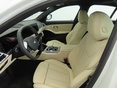 Used 2025 BMW 330i Sedan w/ Convenience Package image 21