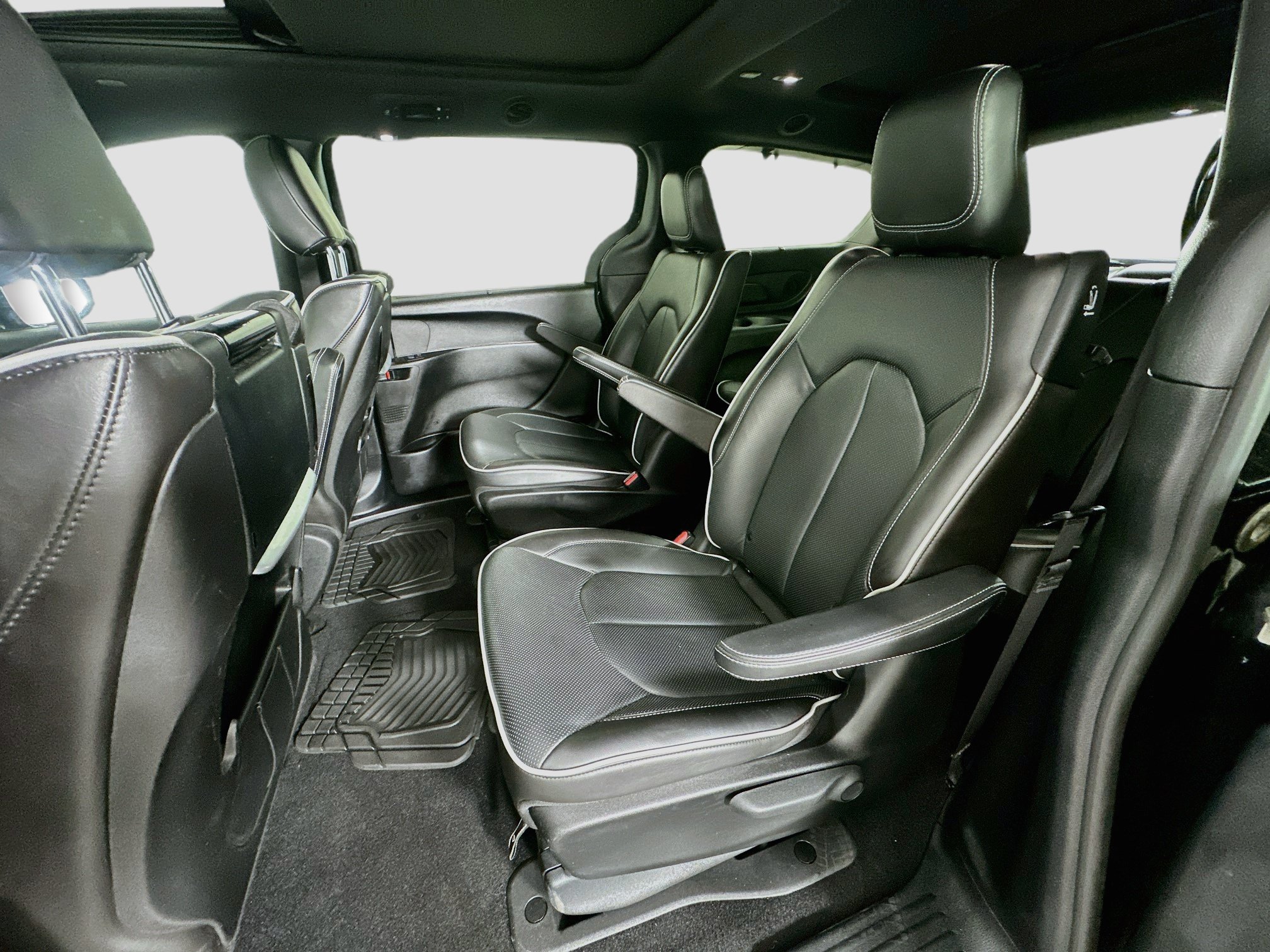 Used 2020 Chrysler Pacifica Limited w/ Advanced Safetytec Group FWD image 30