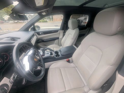 Used 2021 Porsche Cayenne S AWD/4WD image 10