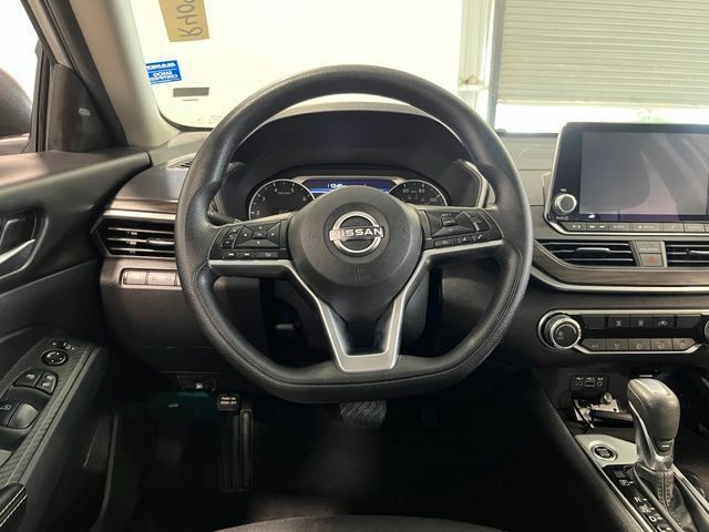 Used 2024 Nissan Altima 2.5 SV FWD image 22