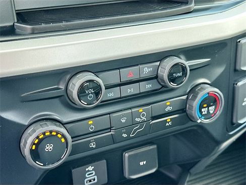 New 2025 Ford F550 4x4 Crew Cab image 9