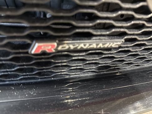 Used 2022 Land Rover Range Rover Velar R-Dynamic S image 11