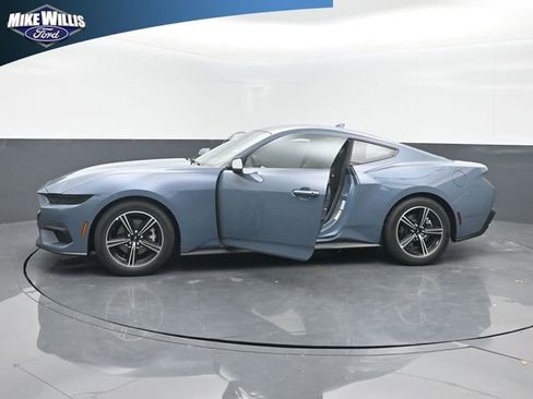 Used 2025 Ford Mustang Coupe image 28